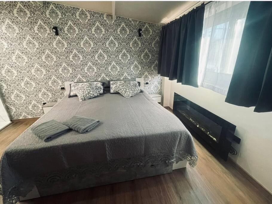 Suites Grey In Centro Randazzo Bagian luar foto
